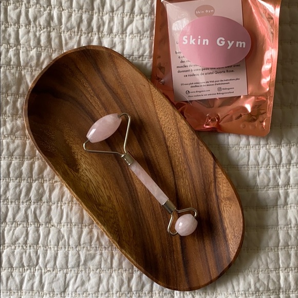 Skin Gym Other - Skin Gym Rose Quartz Face Roller